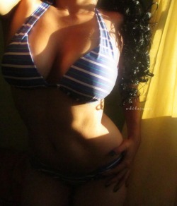 a-d-i-l-a:Blue bikini on sunset…  aaayyy Dios mio!!! la belleza