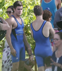 celebrtybulges:  Zac Efron bulges in a singlet while filming