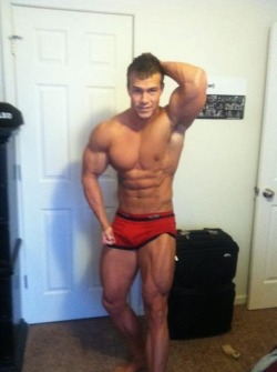 xyblogg:  drwannabe:  Josh Hoeb  Want him under me’ 