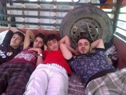 adam49:  Cute Yemenis  I want to lay with them, next to the red