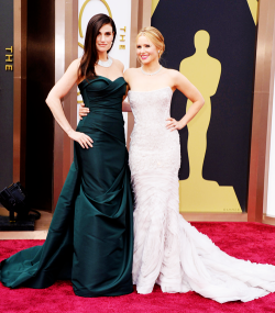 fionagoddess:  Idina Menzel & Kristen Bell  | 86th Annual