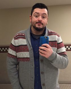 nerdy-king-of-hell:  Obligatory bathroom selfie