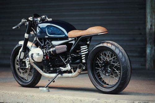 caferacerpasion:    ðŸ’ŽÂ  Elegant 100%. BMW R nineT â€ªCafe Racerâ€¬ by Clutch Custom Motorcycles.Desde ParÃ­s llega esta bonita â€ªâ€ŽBMWâ€¬ â€ªâ€ŽR nineTâ€¬, con lÃ­neas limpias y elegantes.>>>Â http://www.caferacerpasion.com/bmw-r-ninet-cafe-