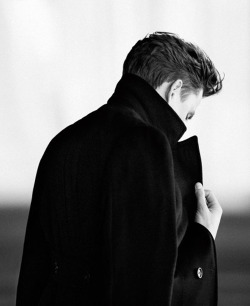 4vic:  Bastiaan Van Gaalen | Massimo Dutti’s  Business Lux