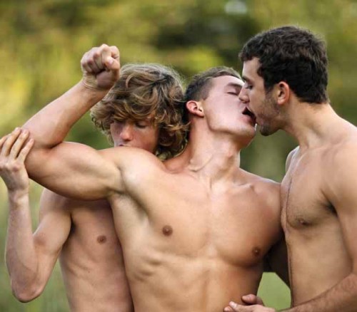 adad4son:  Iâ€™d kiss and lick all three of them!!! 