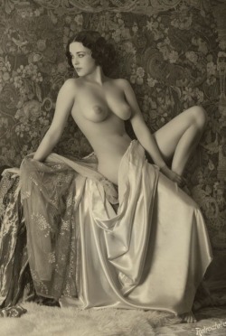 erotica-vintage:  c. 1940s