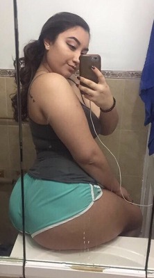 brown-chiches:  Damn! Who says latinas don’t have a huge ass?