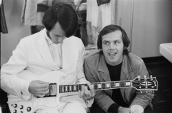 sixtiescircus:  Jack Nicholson and Michael Nesmith (1968)  