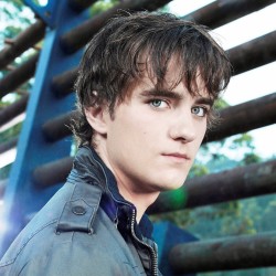 famousnudenaked:  Landon Liboiron in Hemlock Grove (Ep. The Price)