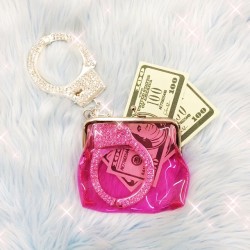 yung-lilo:  shopjeen:  COIN PURSES R HERE!!! 💖💸💸💖