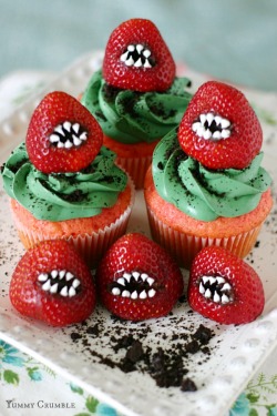 halloweencrafts:  DIY Monster Strawberry Cupcakes Recipe and