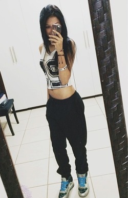 baixinha e felina