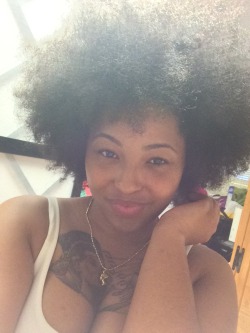 thefemaleandblack:  And my fro is finally free 😊