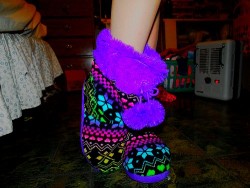 tanbarbie:  The most comfortable slippers ever <3