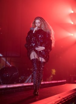 girlsluvbeyonce:Beyoncé at the 2018 Coachella Valley Music and