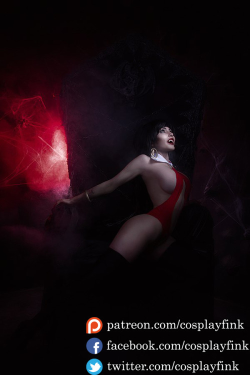 cosplayfink:I need some fresh blood. Thanks for sending this hot photoset over, @cosplayfink!