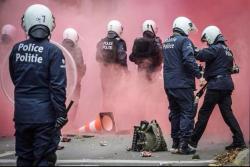 militantweasel:  fuckyeahanarchopunk:  Belgian riot police fired