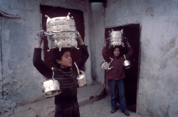 unrar:  Morocco, Fez. Silver artisanat 1984,  Bruno Barbey.