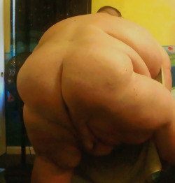 superchublover91:  maxfatty:  Such a beautiful fat back and huge