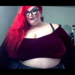 chubbycartwheels:  Hey @oprahmagazine!  People with flat stomachs