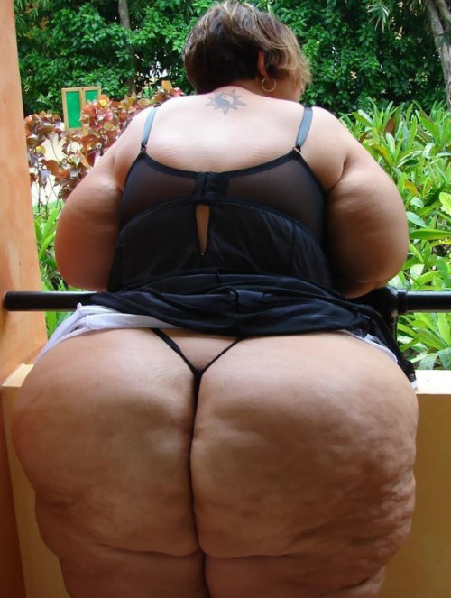 ssbbwchicklover:  Nice ass   80  inches in a tight thong… Asshley aka Big Butt Asshley 			Measurements: (??-??-81) 			Bust: ? 			5'03" [1] 			 			450 [1] 			 			204 kg 			BMI: 79.7  /- 		