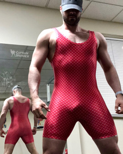 captnspandex:  So, two things. First, working out in a singlet