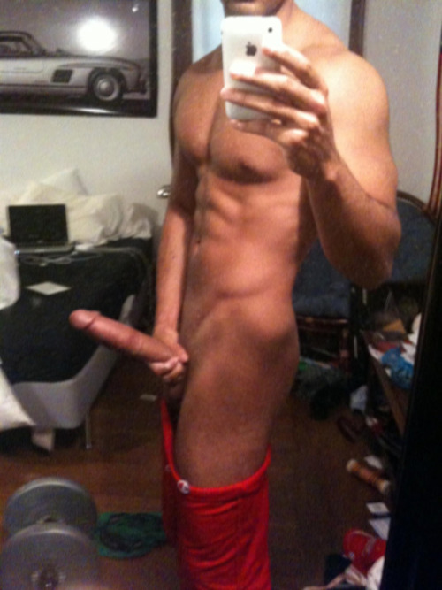 kik-supalips87:  Ooooooooooooo a pogo stick! Bouncing!   Submissions @kik-supalips87   Please follow:http://nudeselfshots-blackmen.tumblr.com/