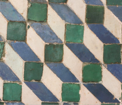 alfiusdebux:  Alicatado tiles with a geometrical composition