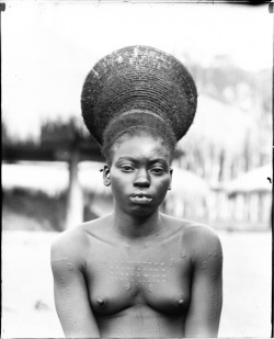 vintagecongo:  Amadi woman with traditional hair called  Edamburu,