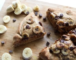 fullcravings:Peanut Butter Banana Pizza Like this blog? Visit