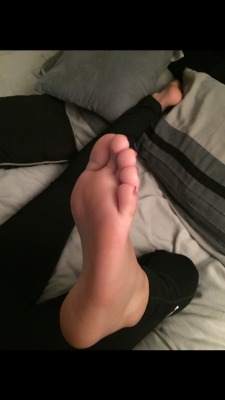 natas-feet:  Photo set from Natalie’s feet forgot to post the