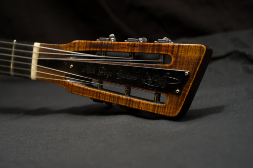 bushdog:  Nick Page Guitars | Violine Machine 