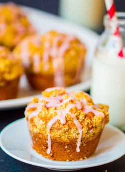 confectionerybliss:  Strawberry Streusel Cupcakes | Kitchen Sanctuary