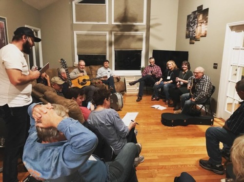 <p>And so it begins… #nashvillebanjocamp #nashvilleacousticcamps #songwritingworkshop #banjo #banjocamp #itsweisbergertime (at Fiddlestar)</p>