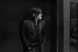 blkdnm:  NORMAN REEDUS IN TUX JACKET 25. PHOTOGRAPHED OUTSIDE