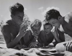 paperstorage: Herbert List - Untitled (Reading Boys)