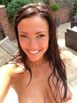 nophotoshedcelebpics:  Sophie Gradon