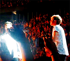 kryptoniall-deactivated20150613:  niall pointing to the person