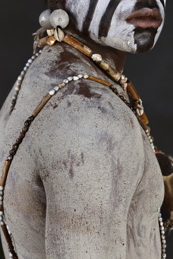 malemodelsbeauty:  Serie Papua Nueva Guinea by Isabel Muñoz