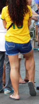 Brazilian girl with muscular calves