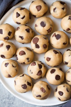 sweetoothgirl:   Chocolate Chip Cookie Dough Bites  