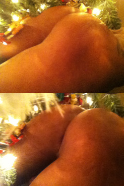 hustlercunt:  GOT PUSSY UNDER YOUR TREE? *** REBLOG THIS PUSSY,