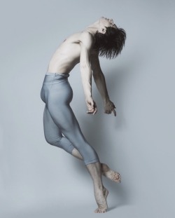 pas-de-duhhh: Xander Parish dancer with Mariinsky Ballet photographed