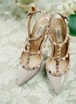 dustjacketattic:  valentinos | by stacy able 