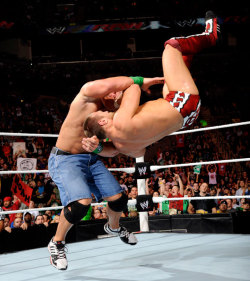 fishbulbsuplex:  John Cena vs. Daniel Bryan  John’s hand