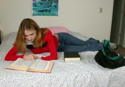 0hsweetsisofmine:  ♥  I like the way she studies