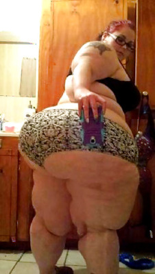 big-jean-ssbbw:  Wanna fuck a horny BBW? - CLICK HERE! 