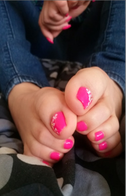 foot-worship-world:  feetplease:  Gorgeous succulent toes. No