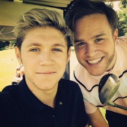  niallhoran: Had a right laugh playing golf today with @oliverstanleymurs !