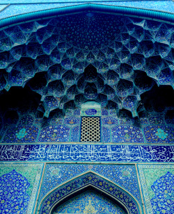 bobbycaputo:   The Blue Arch of a Mosque in Esfahan Photo and